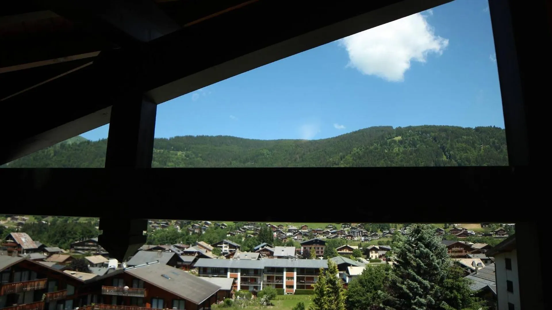 Apartment La Corniche, Central Morzine, Sleeps 6