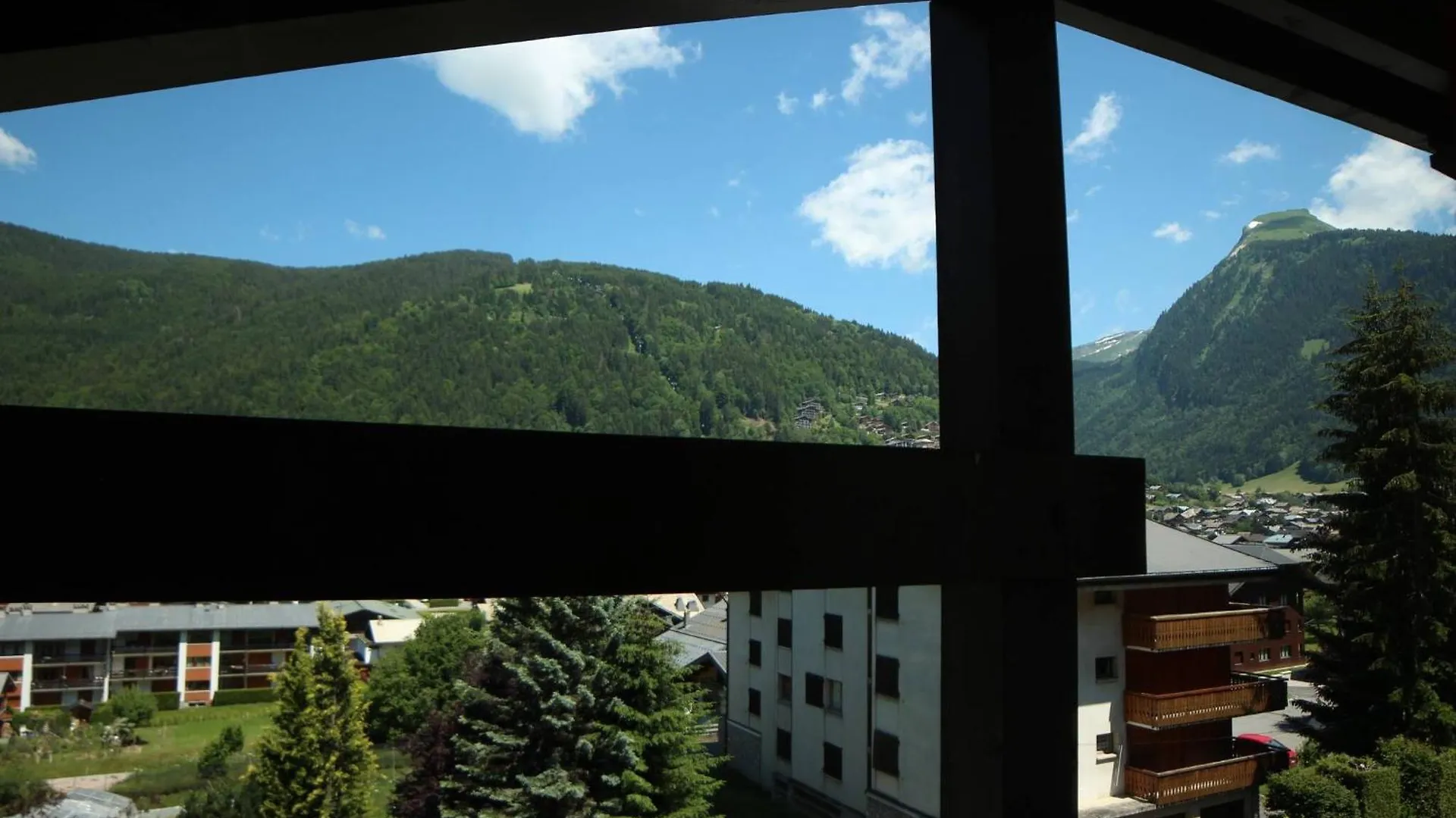 Apartment La Corniche, Central Morzine, Sleeps 6  Morzine