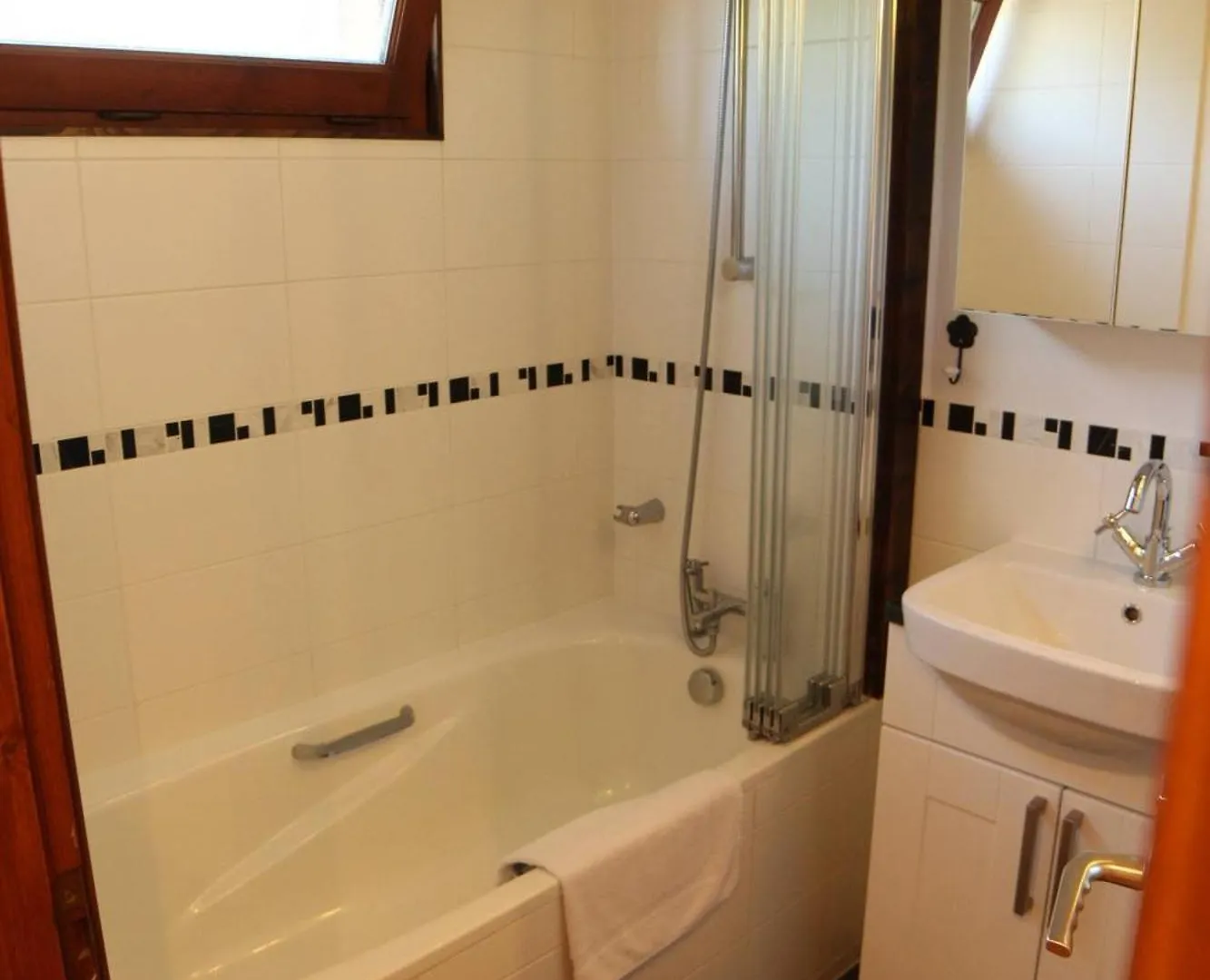 Apartment La Corniche, Central Morzine, Sleeps 6